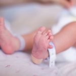 Naștere-surpriză la UPU! A ajuns cu dureri de burtă și a plecat cu o fetiță de nota 10 în brațe