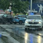 O persoană a fost rănită într-un accident rutier în care au fost implicate trei autoturisme