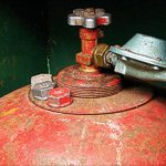 Două persoane au fost grav rănite în urma exploziei unei butelii