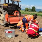 Tragedie! Tânără decedată după ce a fost prinsă în freza unui tractor
