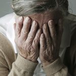 Un tânăr de 21 de ani, arestat preventiv pentru tentativă de omor după ce a bătut crunt doi soți iar pe femeie a violat-o