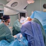 Două persoane au primit o șansă la viață după ce familia unui bărbat aflat în moarte cerebrală a acceptat să îi doneze organele
