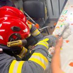 O tânără a ajuns la spital cu tot cu mixer, după ce și-a prins degetul în aparat