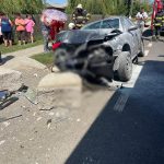 Două persoane au fost rănite după ce un autoturism s-a izbit violent de un cap de pod