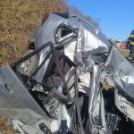Accident grav la o trecere peste calea ferată: O femeie a murit, iar o altă victimă a rămas fără un braț, fiind adusă la Iași, după ce o mașină s-a izbit violent de un cap de pod