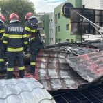 Acoperișul unei cunoscute pizzerii din Iași a fost cuprins de flăcări