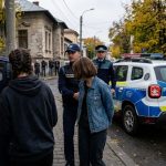 Ieșean de 25 de ani, atacat cu spray lacrimogen și jefuit pe stradă: Două tinere au fost arestate preventiv după ce i-au furat un lanț de 10.000 de lei